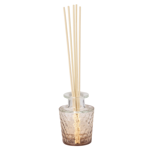 株式会社香彩堂の商品。パロサントの精油が入ったディフューザー。