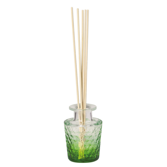 株式会社香彩堂の商品。
天然プレミアムシリーズのディフューザーヒバの香り。